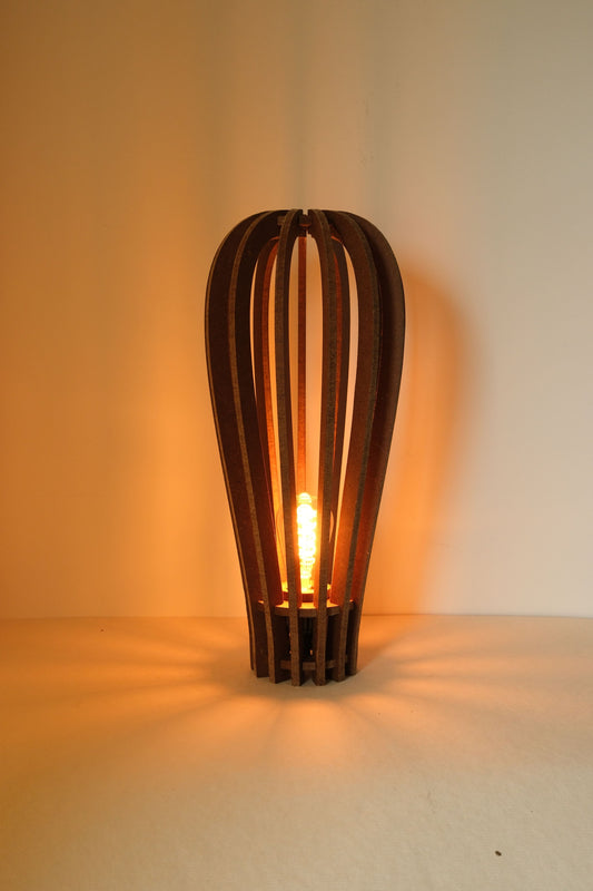 De grote Ballon houten sfeerlamp met dimbare lamp volledig aan, warme gloed