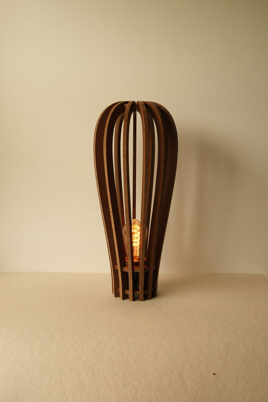 De grote Ballon houten sfeerlamp met dimbare lamp aan, warme gloed.